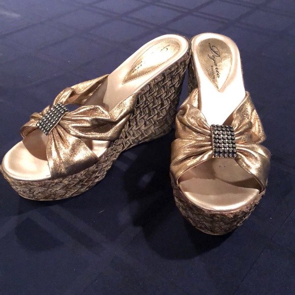 Dezario Shoes - Bronze slip-on 4” wedge
